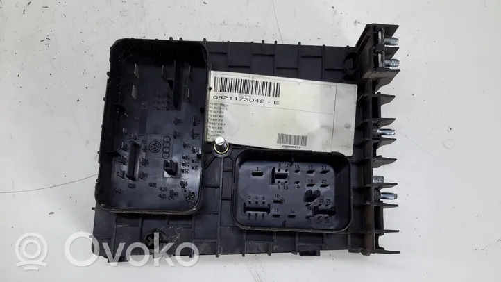 Volkswagen Caddy Module de fusibles 1K0937124K