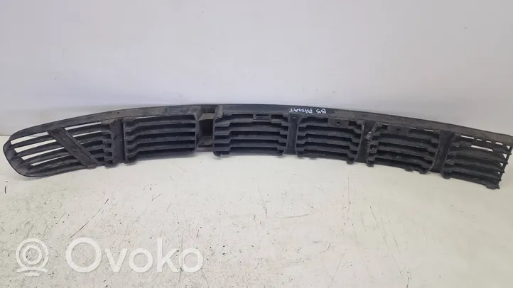 Volkswagen PASSAT B5 Front bumper lower grill 3B0853677B