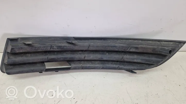 Volkswagen PASSAT B6 Etupuskurin alempi jäähdytinsäleikkö 3C0853666