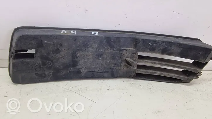 Audi A4 S4 B5 8D Grille inférieure de pare-chocs avant 