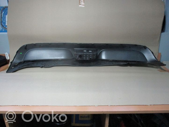 Suzuki Vitara (LY) Moldura inferior del parachoques trasero 254704