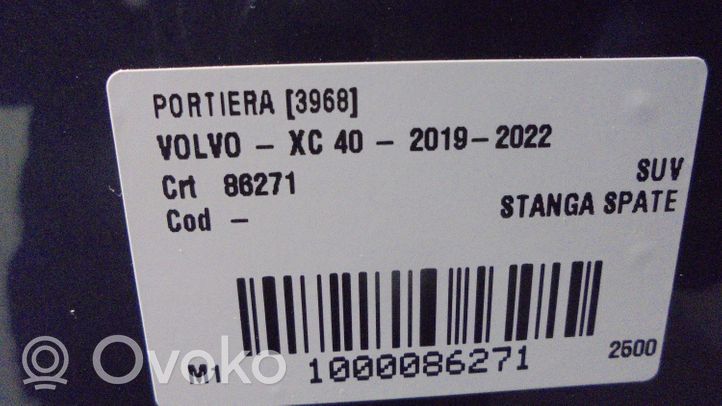 Volvo XC40 Takaovi 