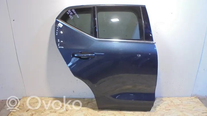 Volvo XC40 Takaovi 