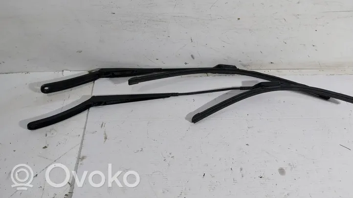 Ford Focus Front wiper linkage and motor JX7B17527AB