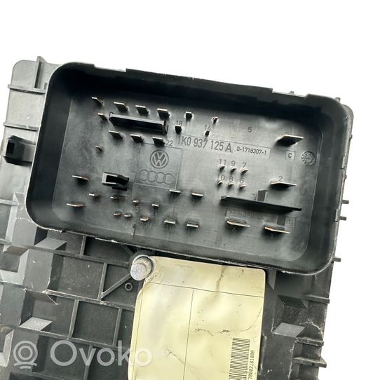 Volkswagen Touran I Module de fusibles 1K0937814F