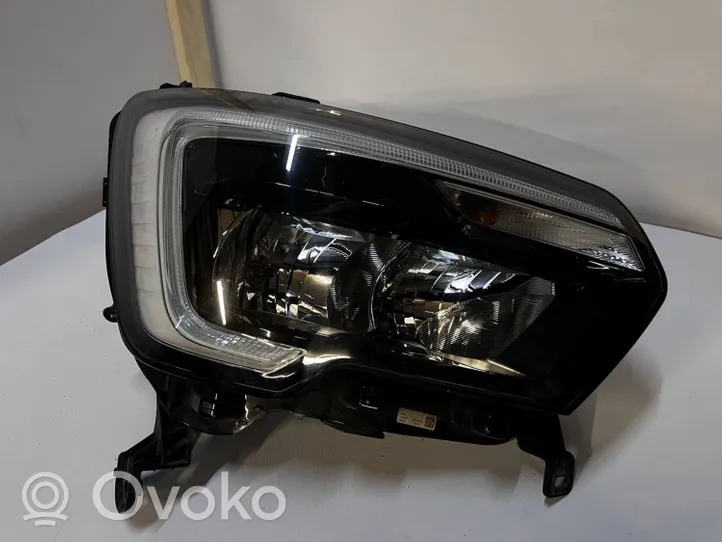 Renault Master III Lampa przednia 260105567R