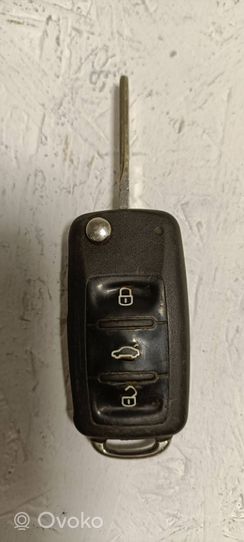 Volkswagen Golf VI Ignition key/card 1K0837207