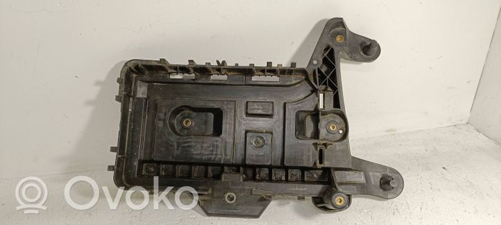 Volkswagen PASSAT B7 Półka akumulatora 1K0915325A