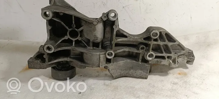 Audi A4 S4 B8 8K Support de générateur / alternateur 03L903139H