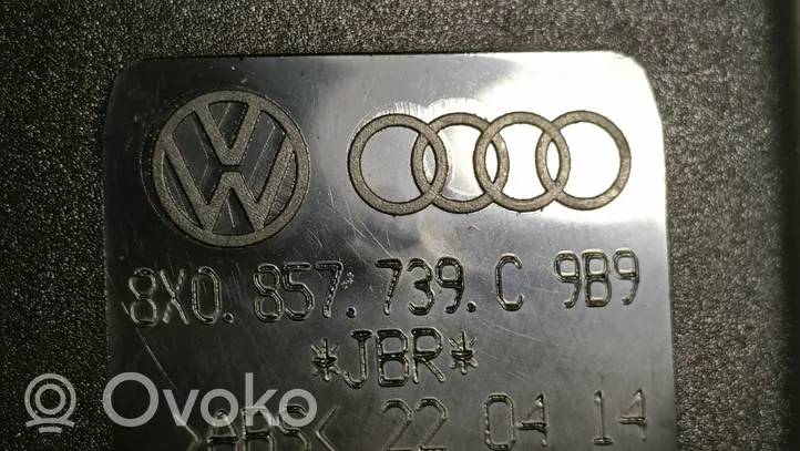 Audi A1 Klamra tylnego pasa bezpieczeństwa 8X0857739C