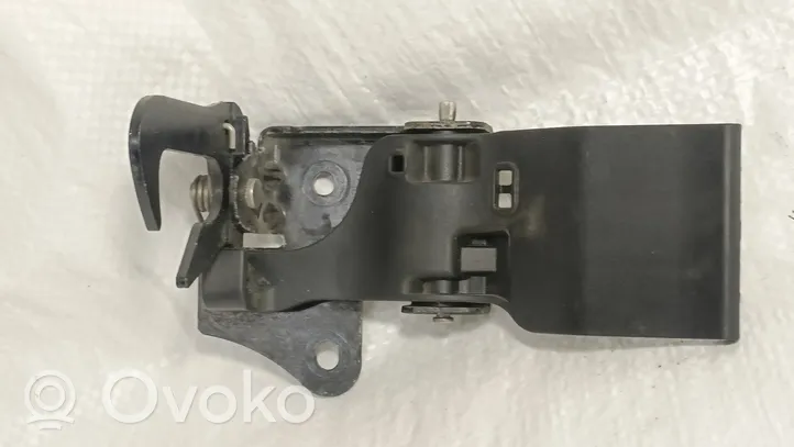 Audi A1 Dzinēja pārsega slēdzenes cilpa 8X0823480A