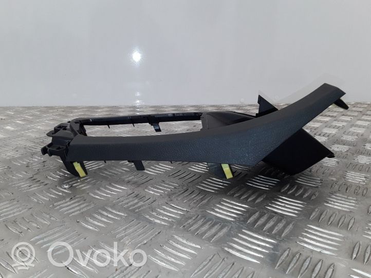 Toyota Auris E180 Rivestimento in plastica cornice della leva del cambio 5882102610