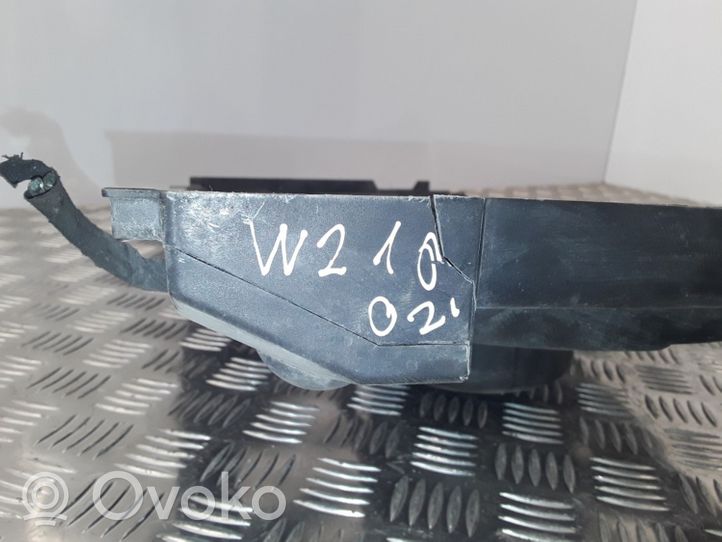 Mercedes-Benz E W210 Juego de ventilador 2105052655