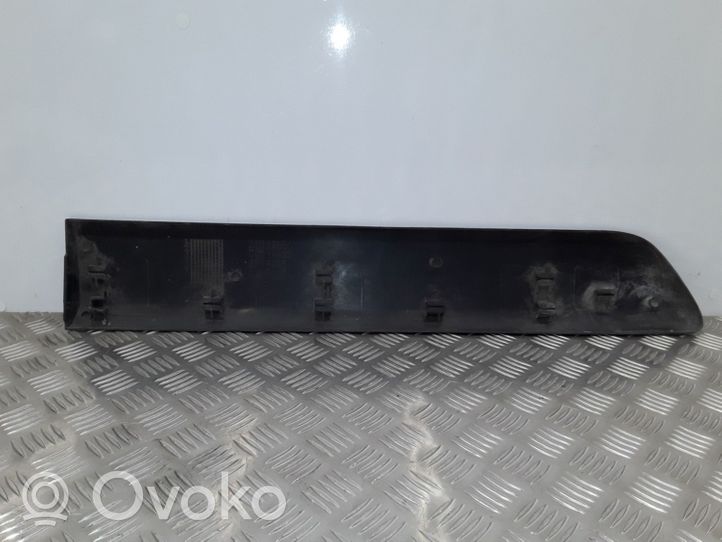 Renault Kangoo I Moldingas ant galinio sparno 8200077547