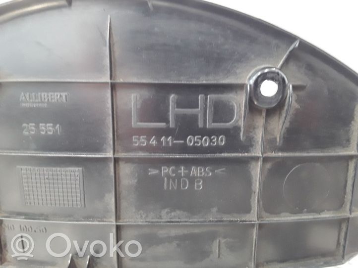 Toyota Avensis T220 Kojelaudan kehys 5541105030