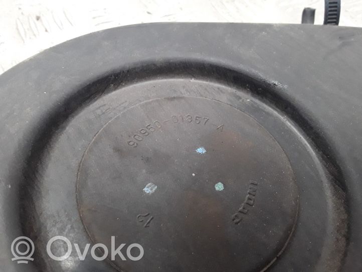 Toyota Corolla E120 E130 Osłona paska / łańcucha rozrządu 9095001357