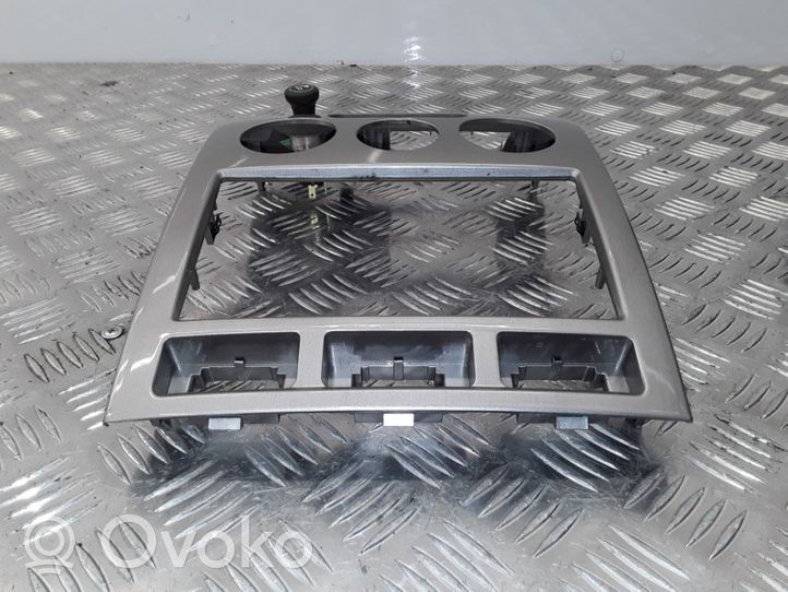 KIA Rio Console centrale, commande chauffage/clim 84612FD100