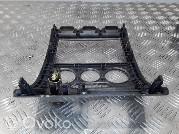 KIA Rio Console centrale, commande chauffage/clim 84612FD100