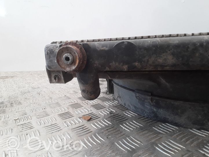 Mitsubishi Pajero Dzesēšanas šķidruma radiators MR404894