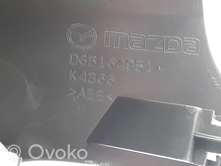 Mazda 2 Garniture d'extrémité latérale du tableau de bord D65164951