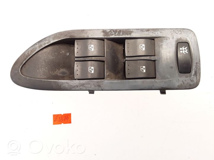 Renault Laguna II Electric window control switch 26515