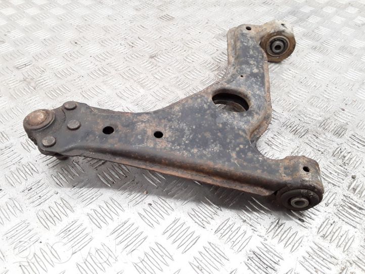 Opel Astra H Fourchette, bras de suspension inférieur avant 90496036