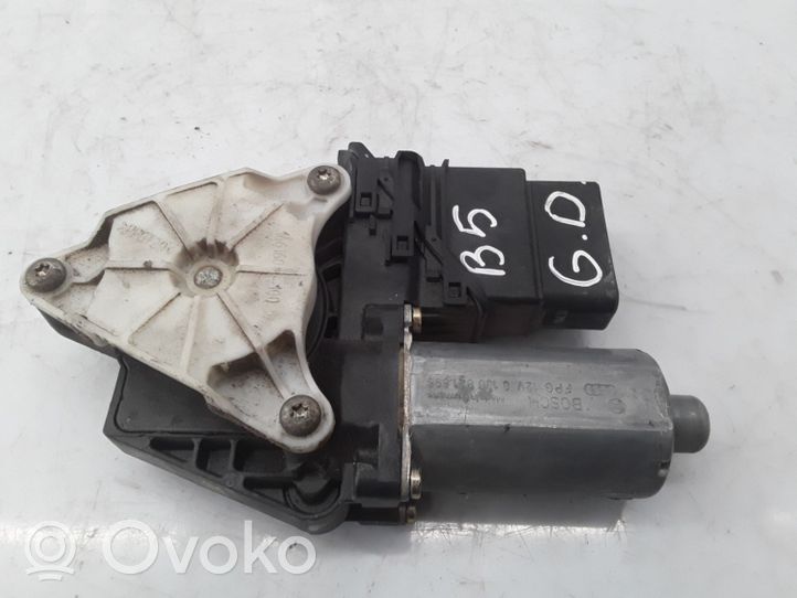 Volkswagen PASSAT B5 Takaoven ikkunan nostomoottori 0130821696