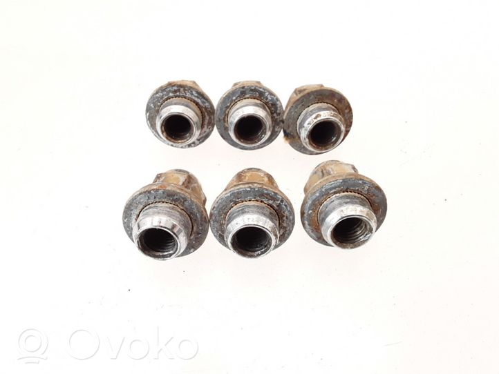 Mitsubishi Pajero Nuts/bolts 