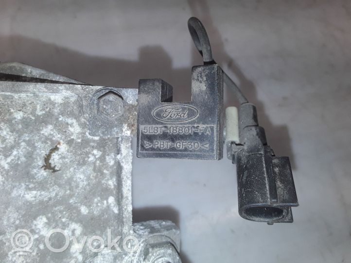 Ford Maverick Boîtier de thermostat 3S4G8K556AB