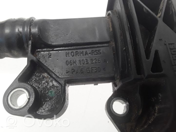 Audi A3 S3 A3 Sportback 8P Separatore dello sfiato dell’olio 06H103495A