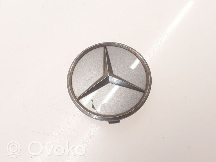 Mercedes-Benz C W204 Заводская крышка (крышки) от центрального отверстия колеса 