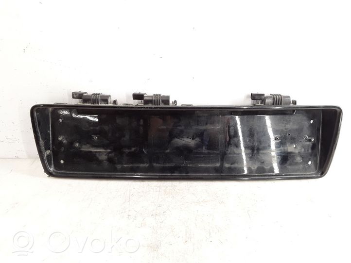 Volkswagen Phaeton Trunk door license plate light bar 3D5807847