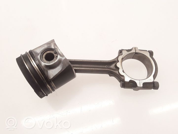 Nissan Primera Piston avec bielle YD22