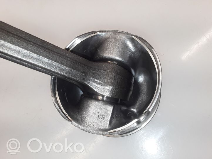 Nissan Primera Piston avec bielle YD22