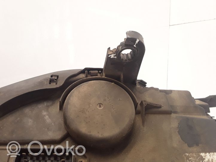 Citroen C6 Lampa przednia 1305236061