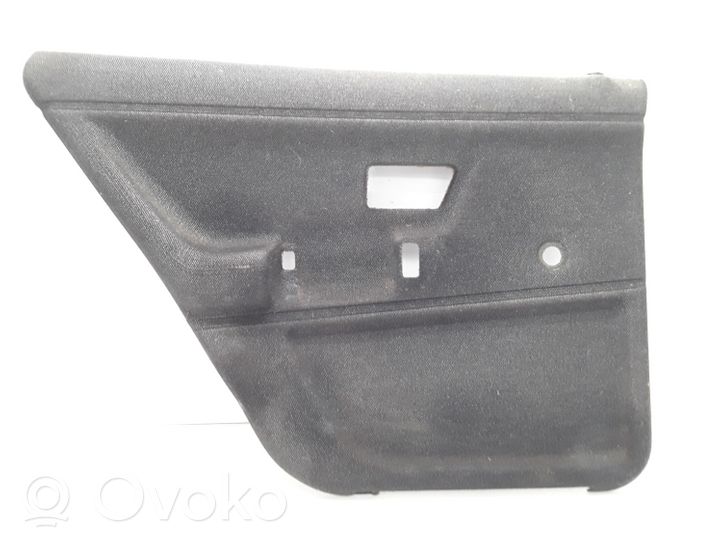 Volkswagen PASSAT B2 Rivestimento del pannello della portiera posteriore 323867211