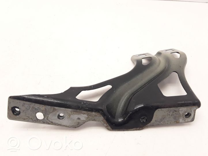 Audi Q3 8U Fender mounting bracket 8U0821136