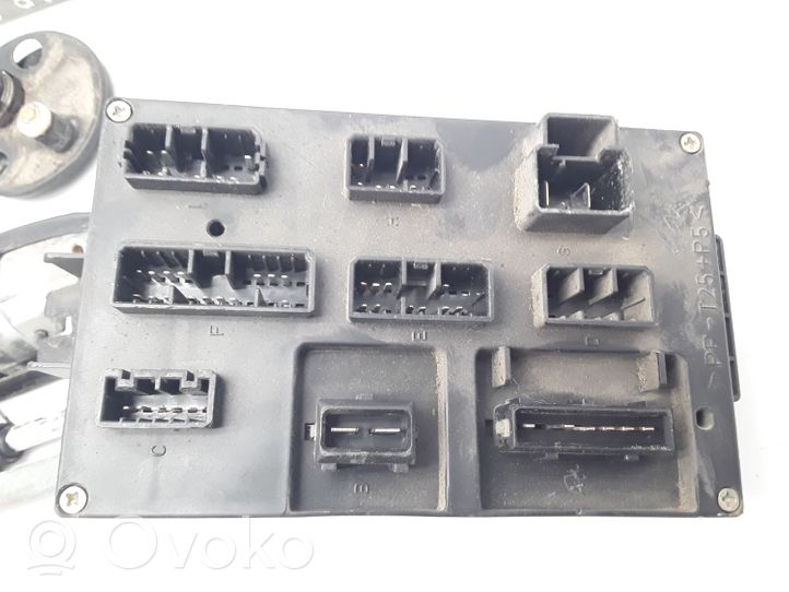 Alfa Romeo 166 Komputer / Sterownik ECU i komplet kluczy 0261204707