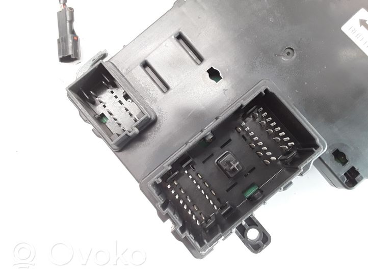 KIA Carnival Komputer / Sterownik ECU i komplet kluczy 391044X935