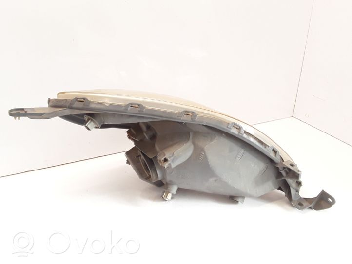 Toyota Yaris Verso Lampa przednia E49557