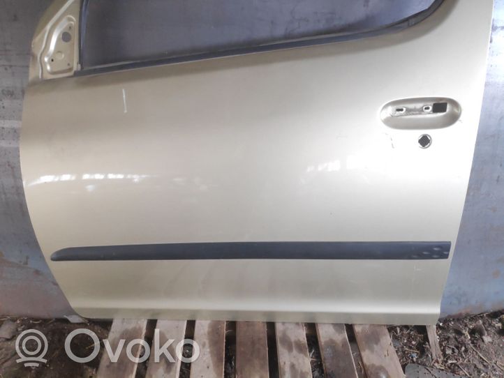 Toyota Yaris Verso Drzwi przednie 583FK91