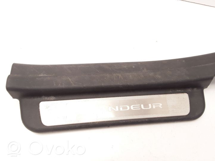 Hyundai Grandeur Rear sill trim cover 