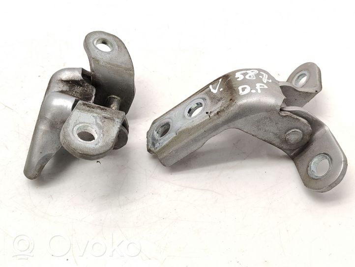 Toyota Avensis T270 Set di cerniere portiera anteriore 1F7