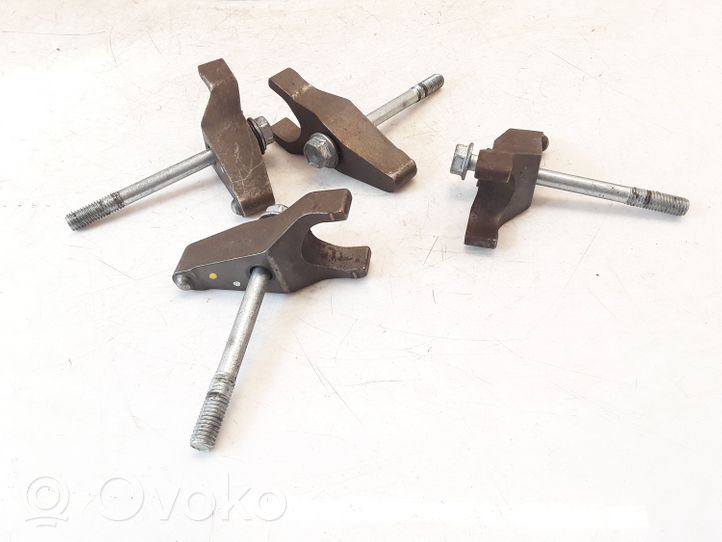 Toyota Avensis T250 Support de pince d'injecteur de carburant 