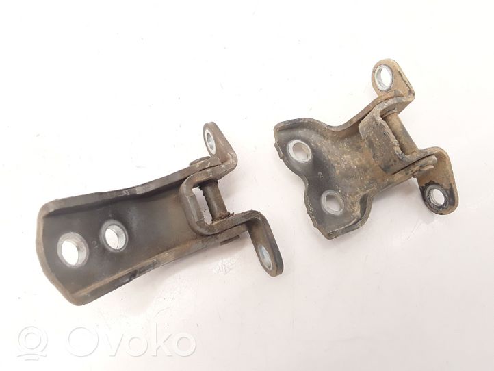 Toyota Avensis T250 Set di cerniere portiera anteriore 209