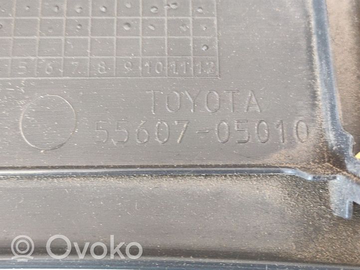 Toyota Avensis T250 Kojelaudan alempi verhoilu 5560705010