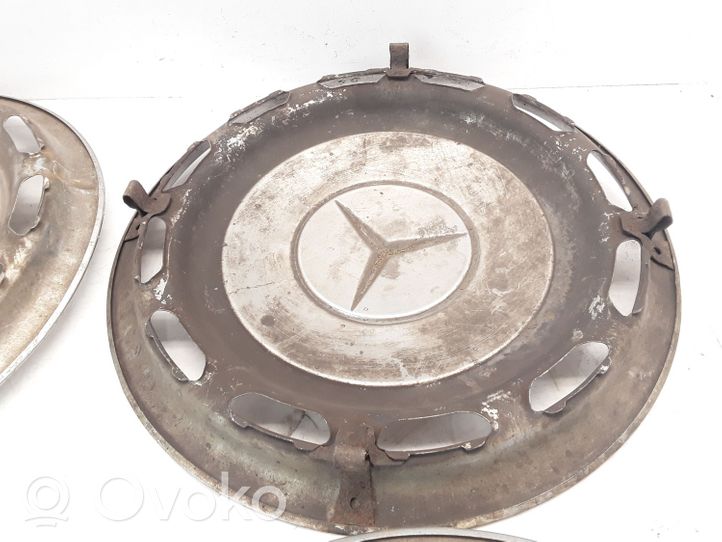 Mercedes-Benz W123 R 14 riteņa dekoratīvais disks (-i) 