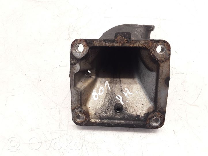 Mercedes-Benz E W124 Halterung Lager Motor 6012232804