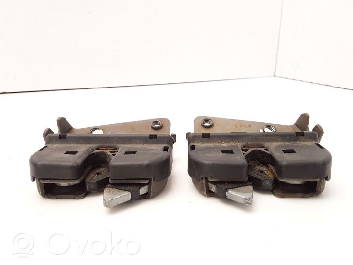 BMW 5 F10 F11 Sedynės nugaros atramos spyna 52207112863