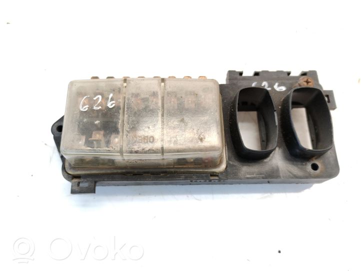 Volkswagen Polo II 86C 2F Fuse module 867937025A